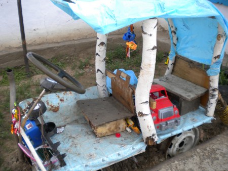 Прокати нас, Петруша, на тракторе! 